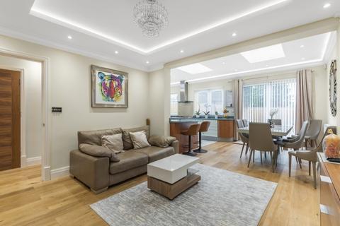 5 bedroom semi-detached house to rent, Brookmead Avenue Bromley BR1