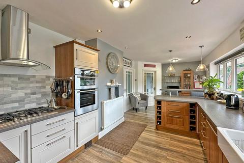 3 bedroom detached bungalow for sale, Ednam Grove, Wombourne, WV5