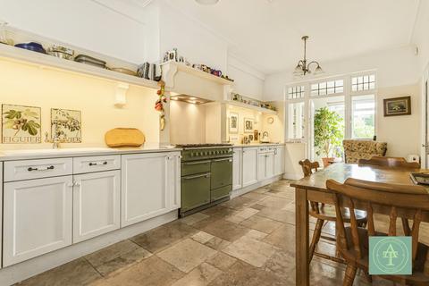 5 bedroom semi-detached house for sale, Meadway, London, N14