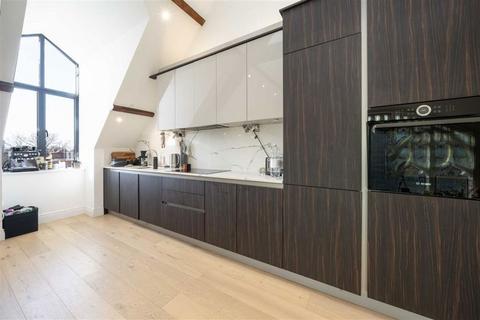 2 bedroom flat for sale, Huddlestone Road, London NW2