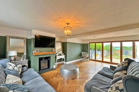 19 Feiashill Road, Trysull, Wolverhampton, WV5 7HN