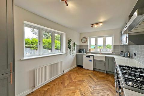 19 Feiashill Road, Trysull, Wolverhampton, WV5 7HN