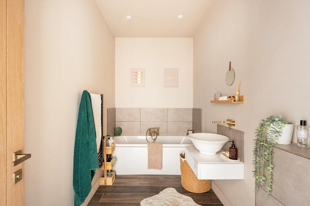 3 C5 LBY - Bathroom E.jpg