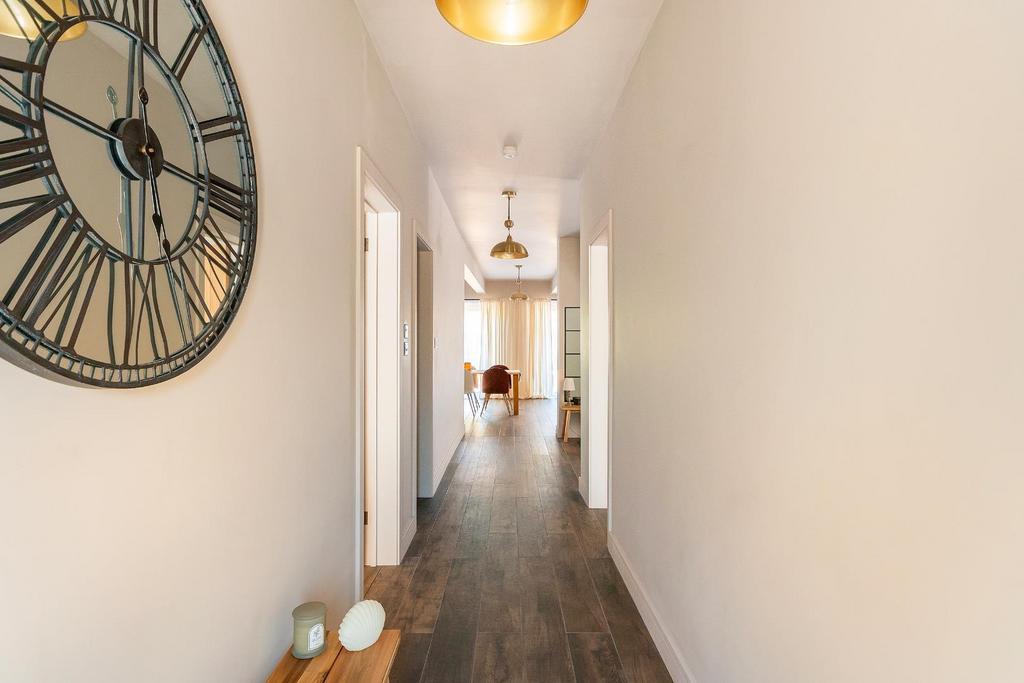 3 C5 LBY - Hallway D.jpg