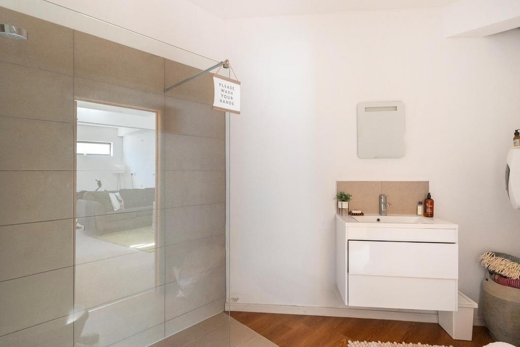 3 C5 LBY - Studio Shower Room A.jpg