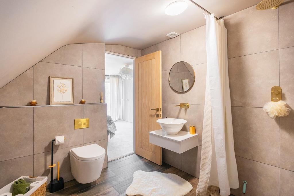 3 C5 LBY - Ensuite A.jpg