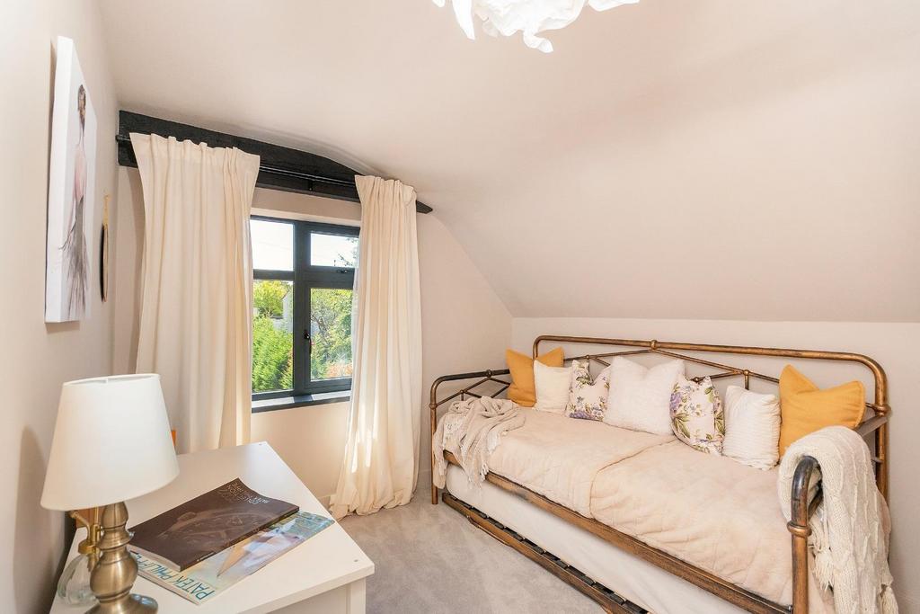 3 C5 LBY - Bedroom F.jpg