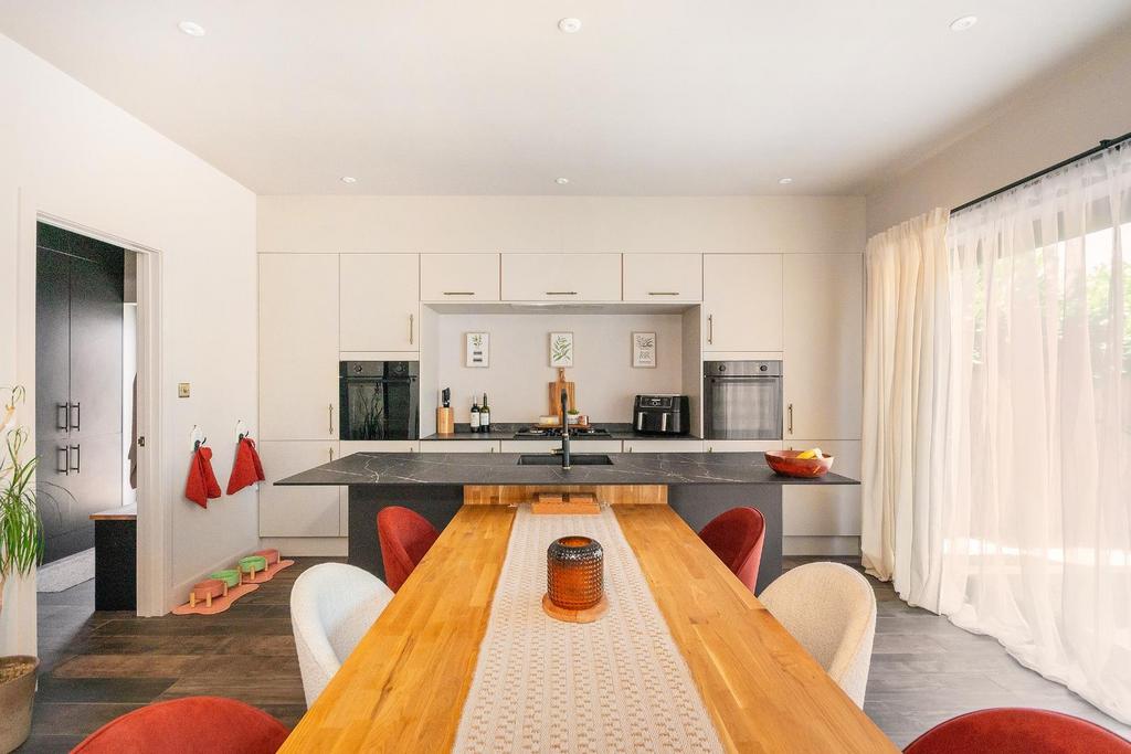 3 C5 LBY - Kitchen Diner H.jpg