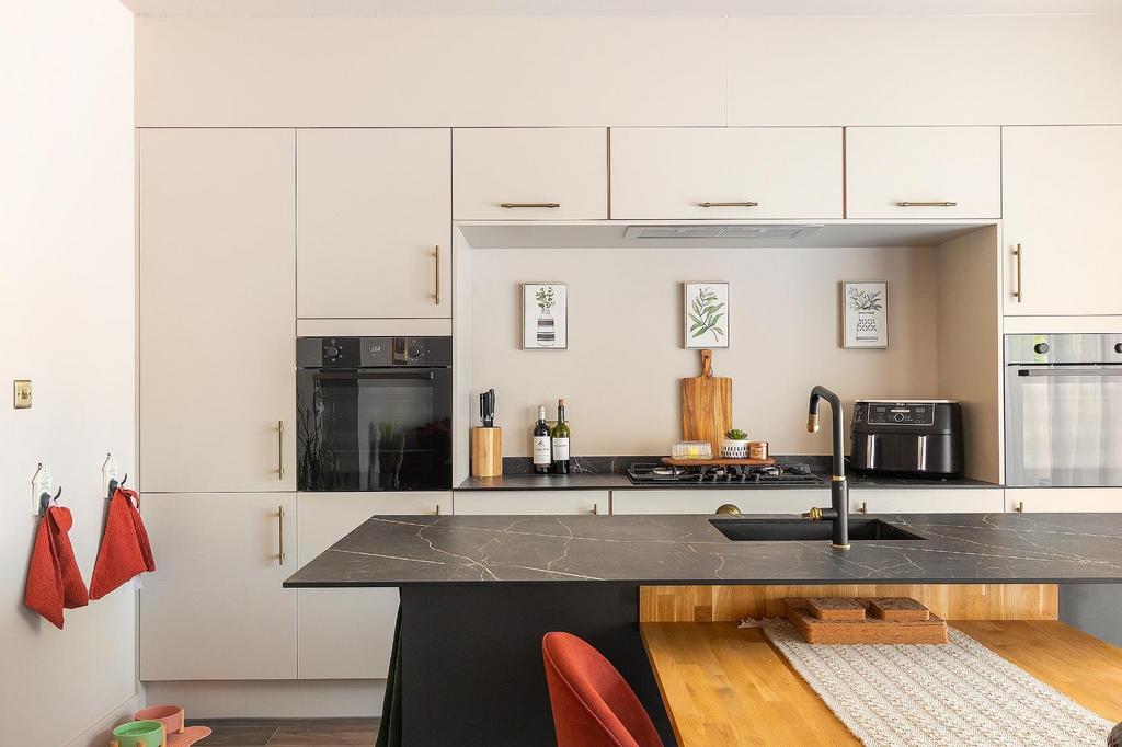 3 C5 LBY - Kitchen Diner A.jpg