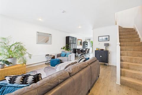 3 bedroom end of terrace house for sale, Victoria Road, Ruislip HA4