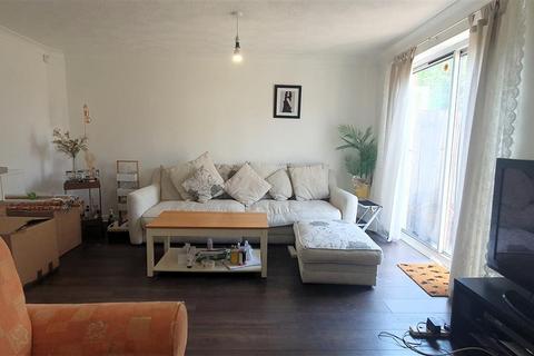 45 Westminster Close, Feltham, TW14 9XD