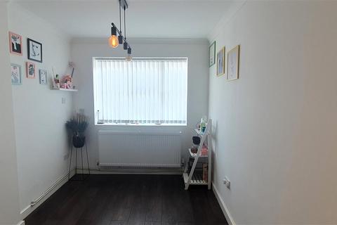 45 Westminster Close, Feltham, TW14 9XD