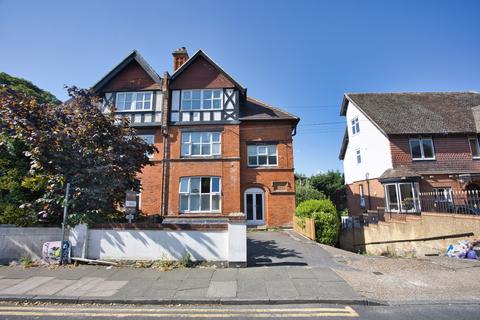 Flat 3, 8 Castle Avenue, Dover, CT16 1HA