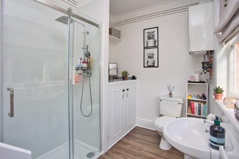 Flat 3, 8 Castle Avenue, Dover, CT16 1HA