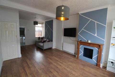 2 bedroom end of terrace house to rent, Reynoldson Street, Hull