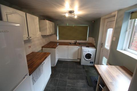 2 bedroom end of terrace house to rent, Reynoldson Street, Hull