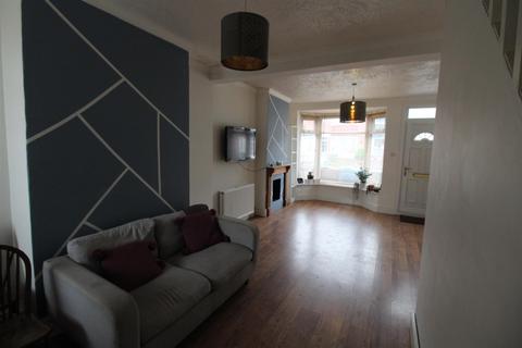2 bedroom end of terrace house to rent, Reynoldson Street, Hull
