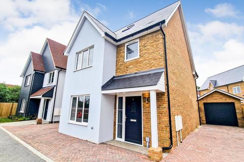 4 bedroom detached house for sale, Hawthorn Close, Bicknacre