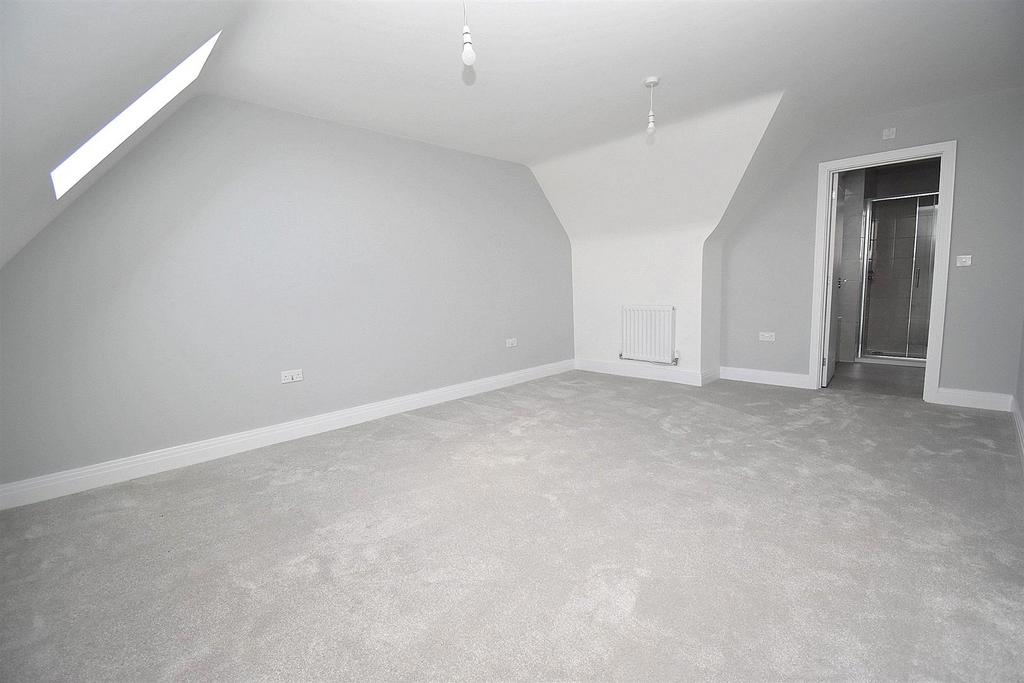 Main Bedroom - 14.JPG