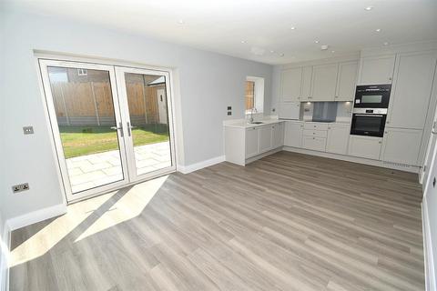 4 bedroom detached house for sale, Hawthorn Close, Bicknacre