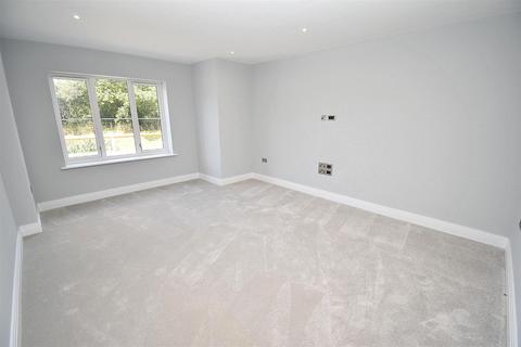 4 bedroom detached house for sale, Hawthorn Close, Bicknacre