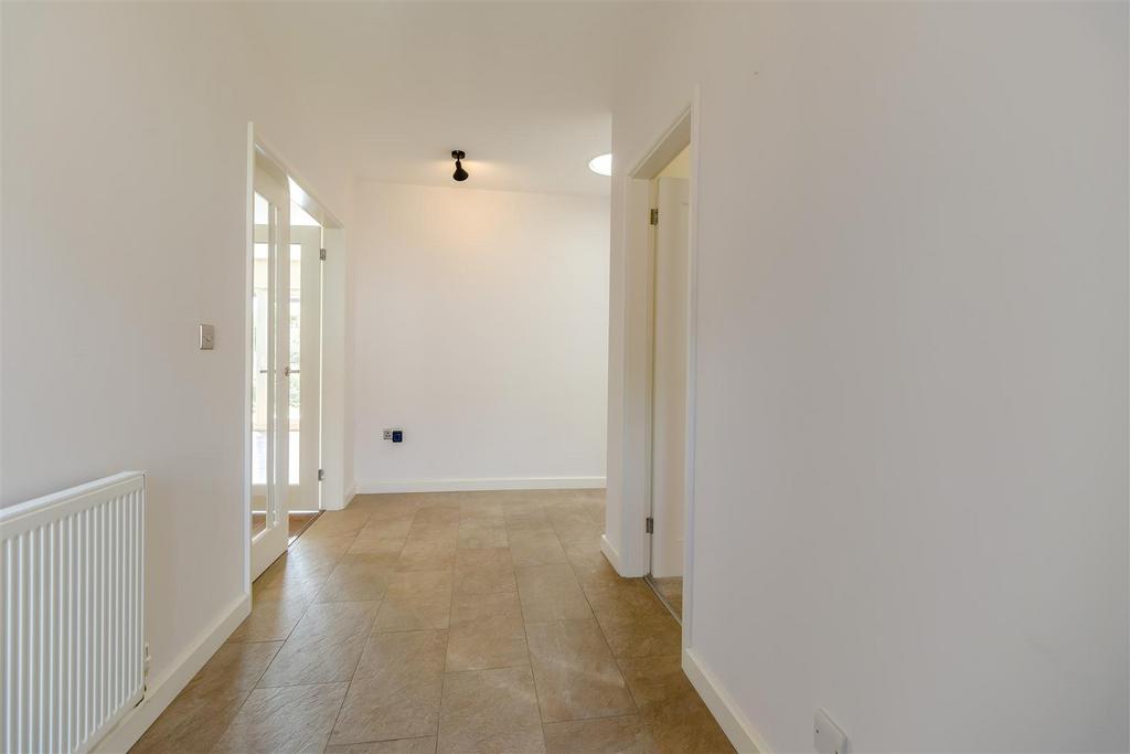 8657371-interior10.jpg