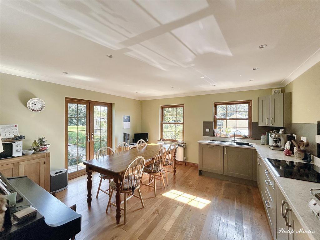 Kitchen 3.jpg