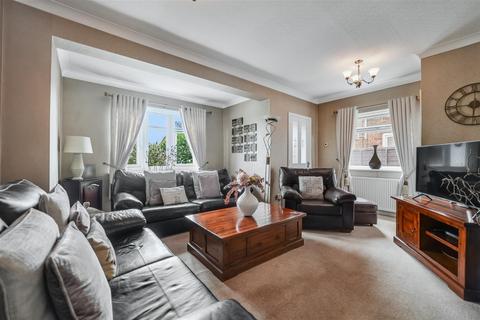 3 bedroom semi-detached house for sale, Sandhills Close, Belton LE12