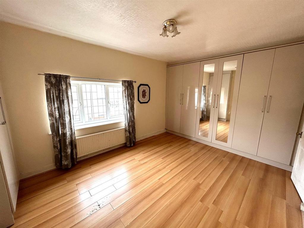 Bedroom 1.jpg