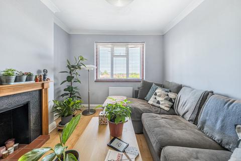 2 bedroom flat for sale, The Broadway, New Haw, KT15