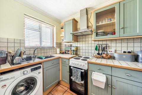 2 bedroom flat for sale, The Broadway, New Haw, KT15