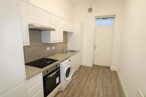 2 bedroom flat to rent, William Street, Dundee DD1