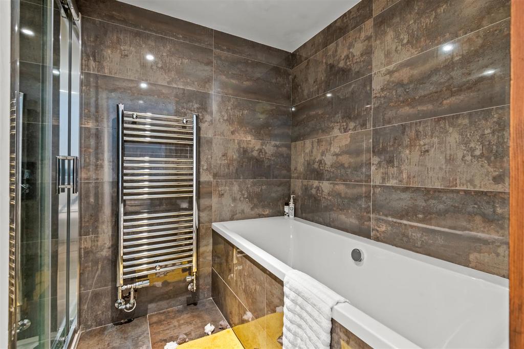 Bedroom 5 En-suite