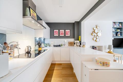 21b Milton Avenue, London, N6 5QF