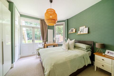 21b Milton Avenue, London, N6 5QF