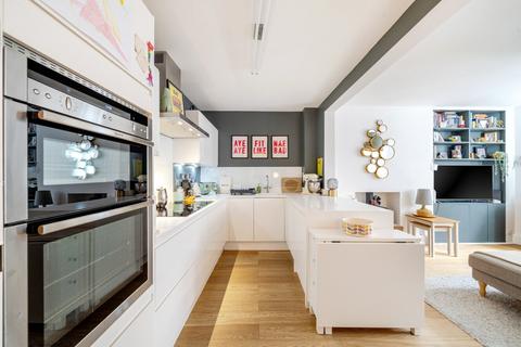 21b Milton Avenue, London, N6 5QF