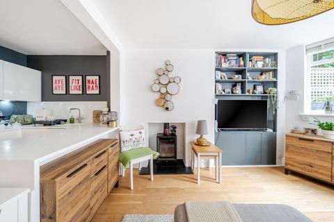 21b Milton Avenue, London, N6 5QF