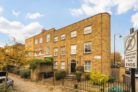 Sutton Place, London E9
