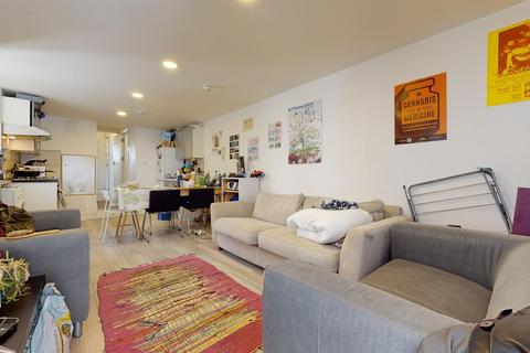 4 bedroom flat to rent, Burton Road, Kilburn NW6