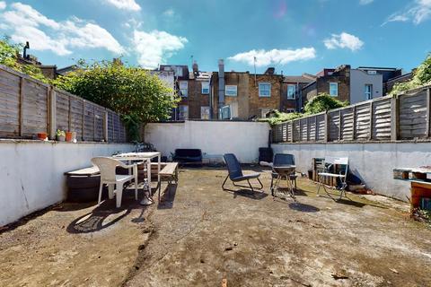 4 bedroom flat to rent, Burton Road, Kilburn NW6