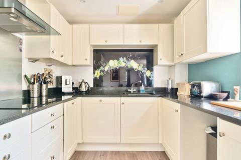 43 Beacon Crescent, Hindhead, GU26 6UG