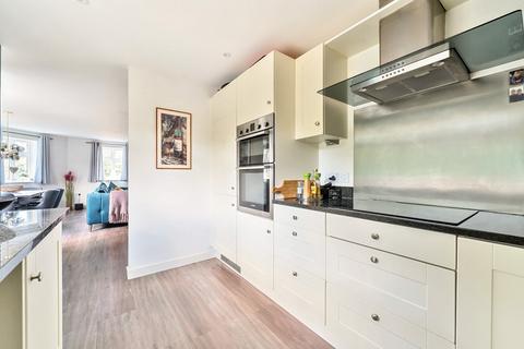 43 Beacon Crescent, Hindhead, GU26 6UG
