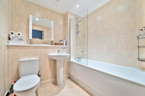 43 Beacon Crescent, Hindhead, GU26 6UG