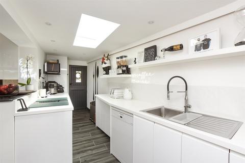Langley Close, Epsom KT18