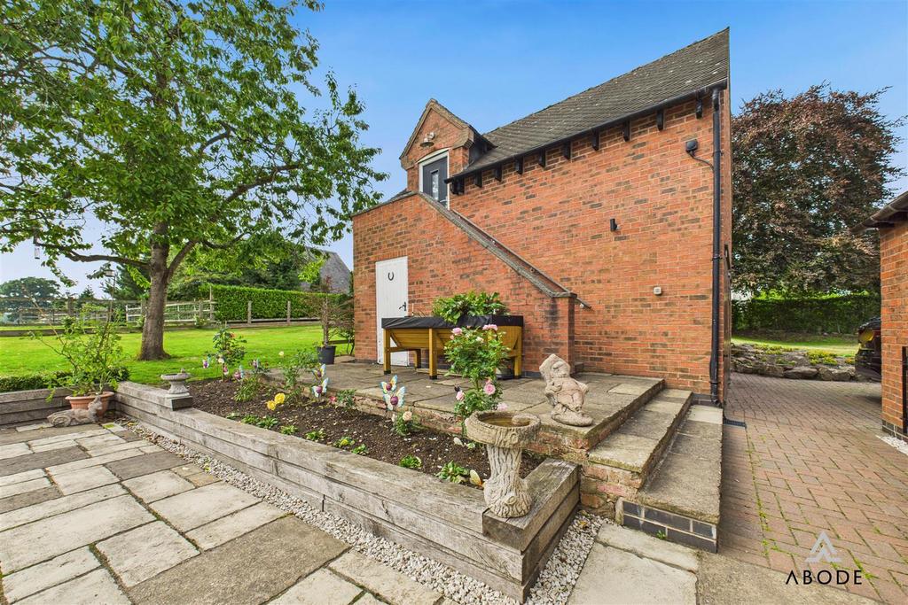 CAM03473 G0-PR0425-STILL055.jpg