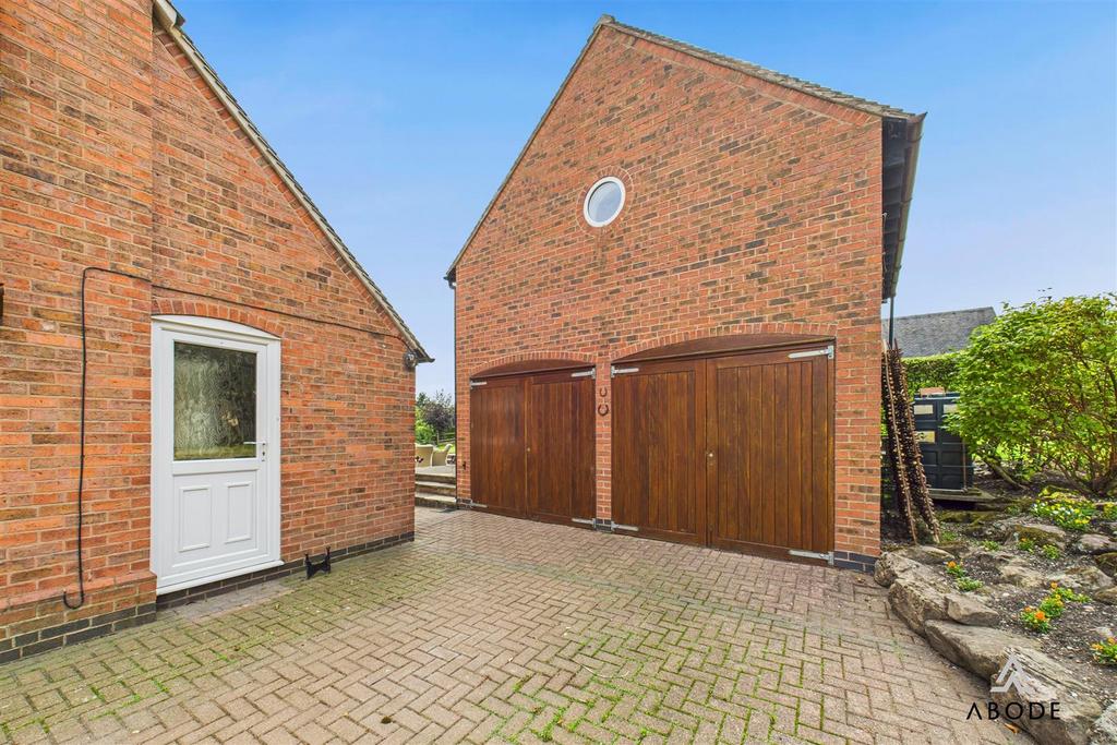 CAM03473 G0-PR0425-STILL063.jpg