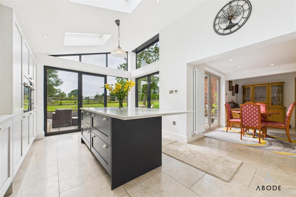 CAM03473 G0-PR0425-STILL036.jpg