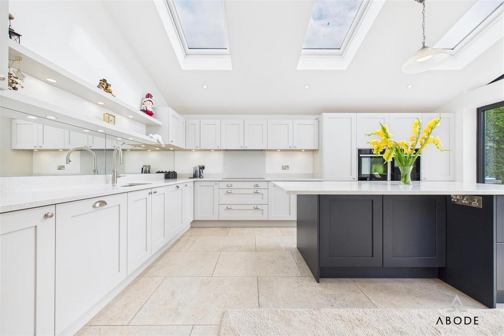 CAM03473 G0-PR0425-STILL035.jpg