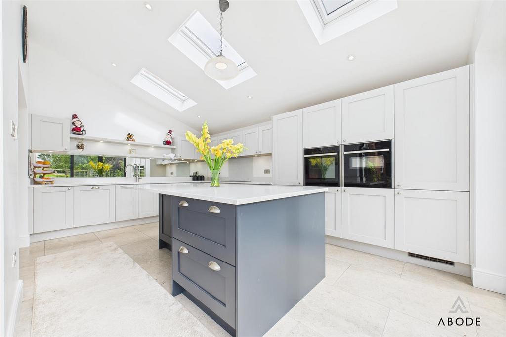 CAM03473 G0-PR0425-STILL037.jpg