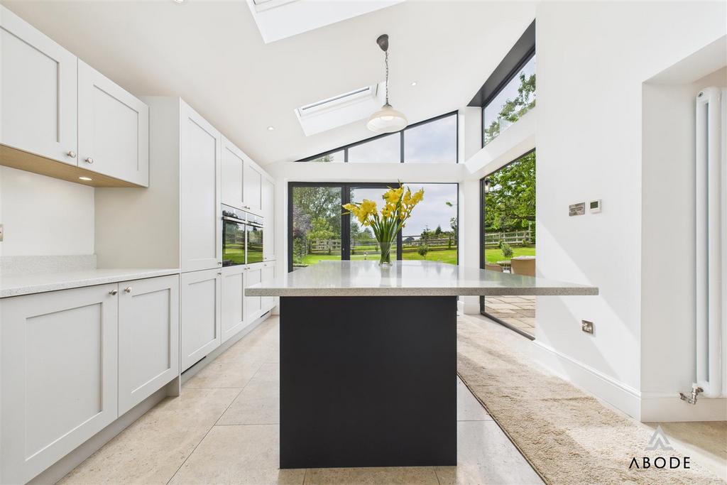 CAM03473 G0-PR0425-STILL039.jpg